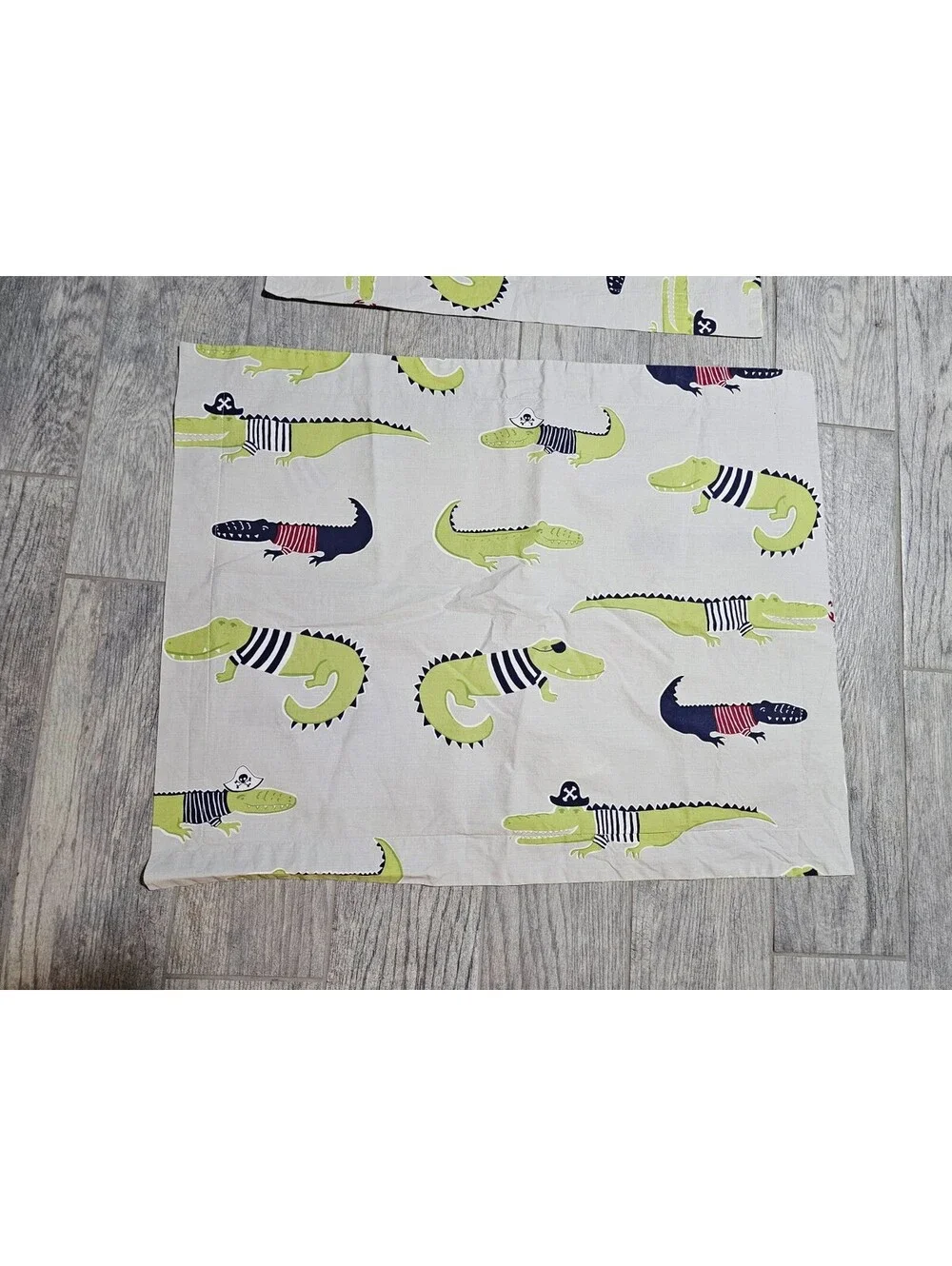 (2pc) Pottery Barn Kids Pillow Shams Standard Format 20x26 Alligators Print